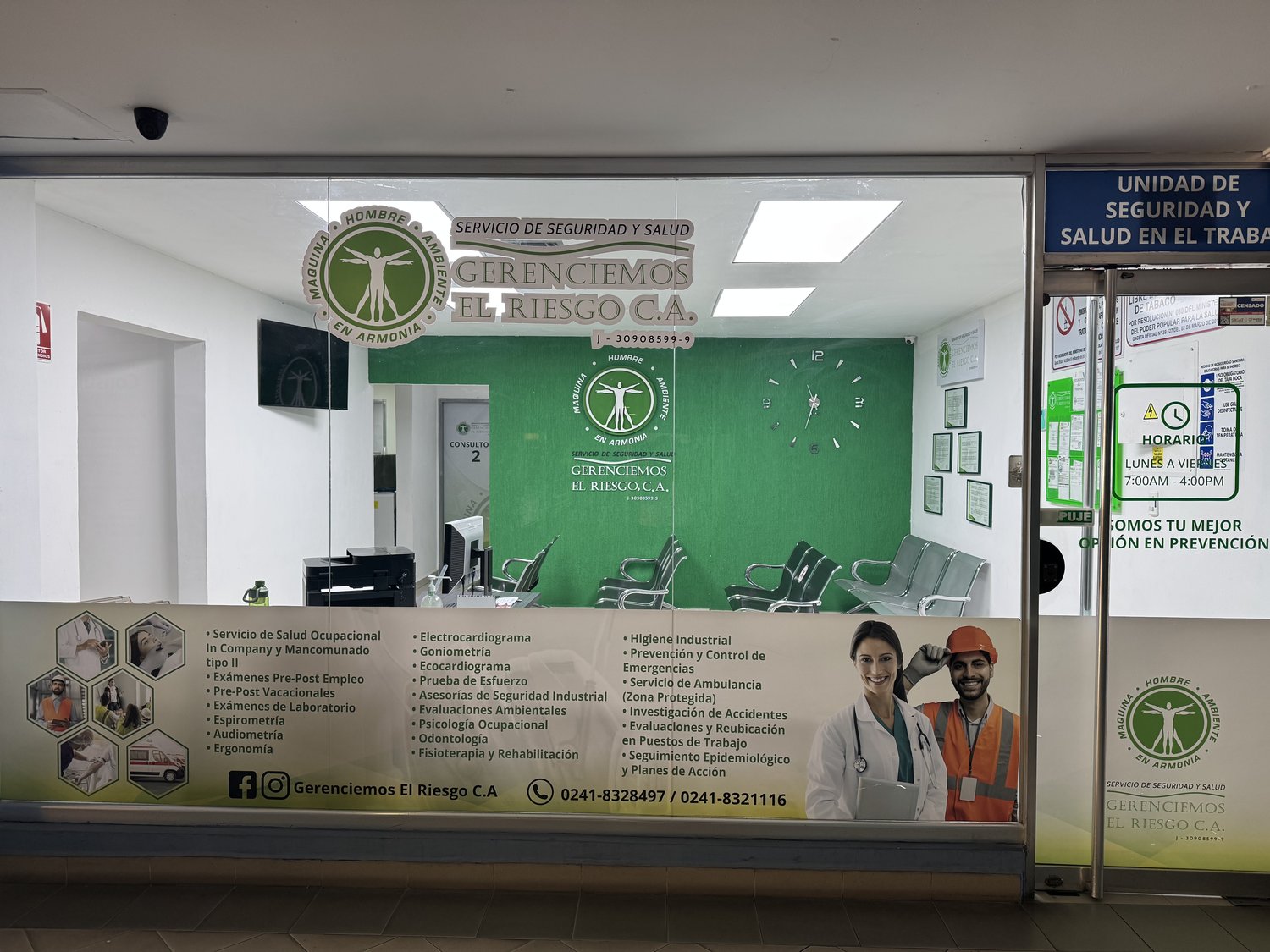 Entrada de la Unidad de Seguridad y Salud Ocupacional (Gerenciemos El Riesgo, C.A.) del Centro Clínico Madre Carmen Rendiles